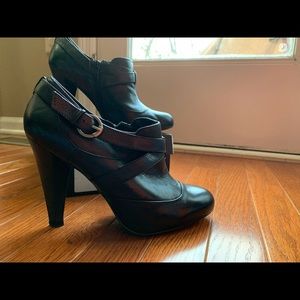 I.N.C. LEATHER BOOTIES